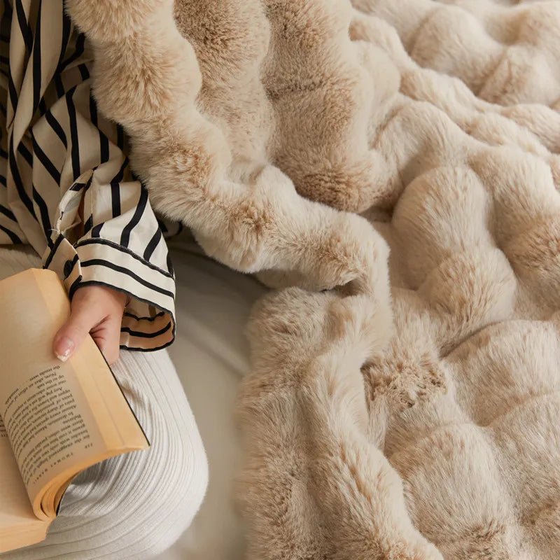 LuxeBurrow Faux-Fur Throw - KaveCore