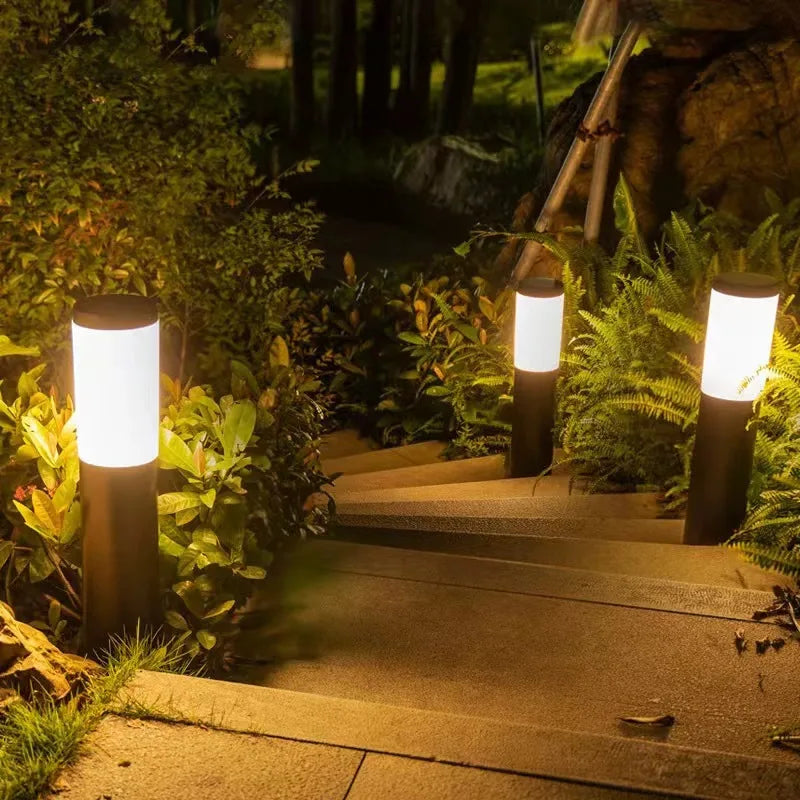 Lumari Sleek Solar Walkway Lamp - KaveCore